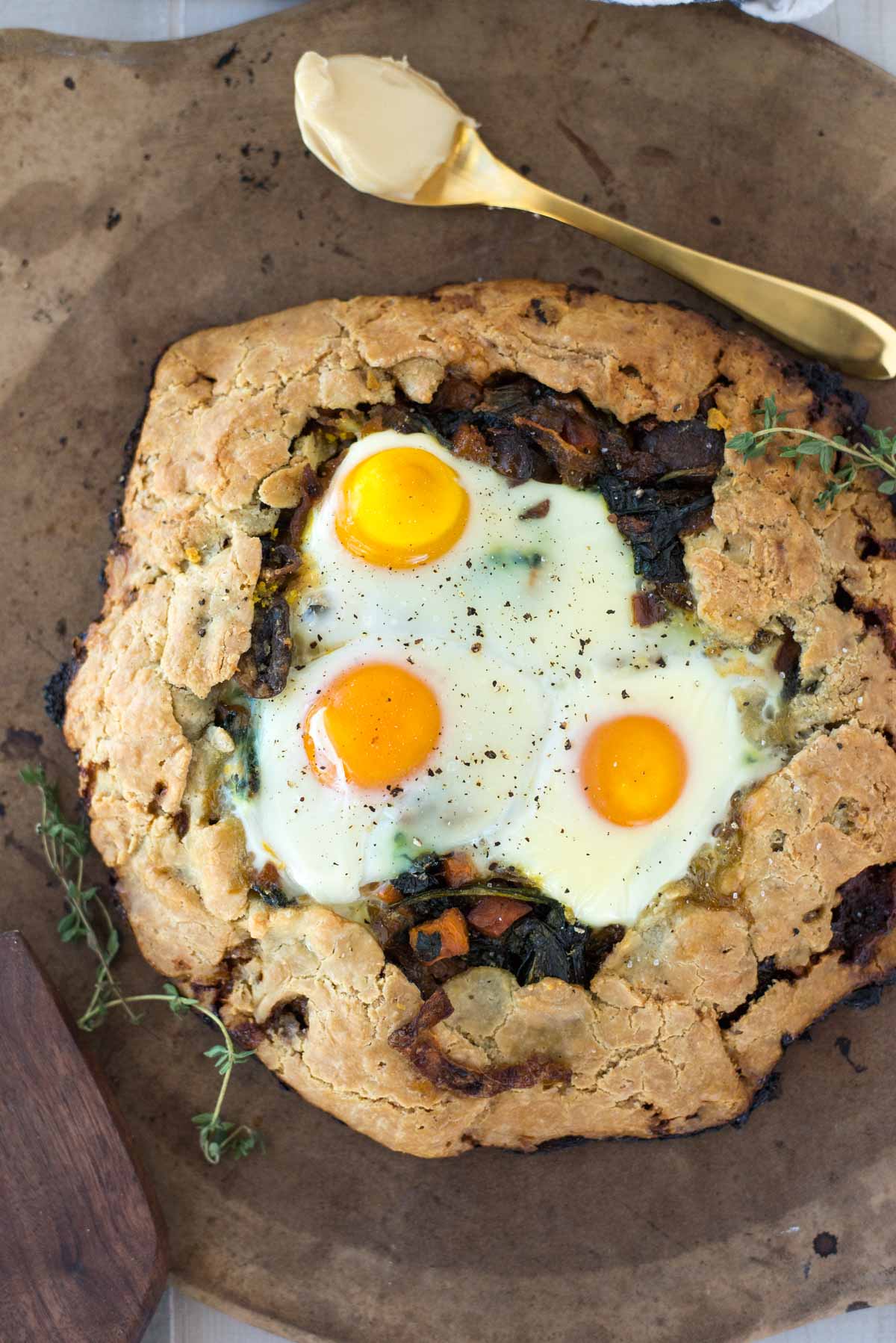 I warmly welcome you to the best kept brunch secret in town, this breakfast galette holding a delicious secret. 