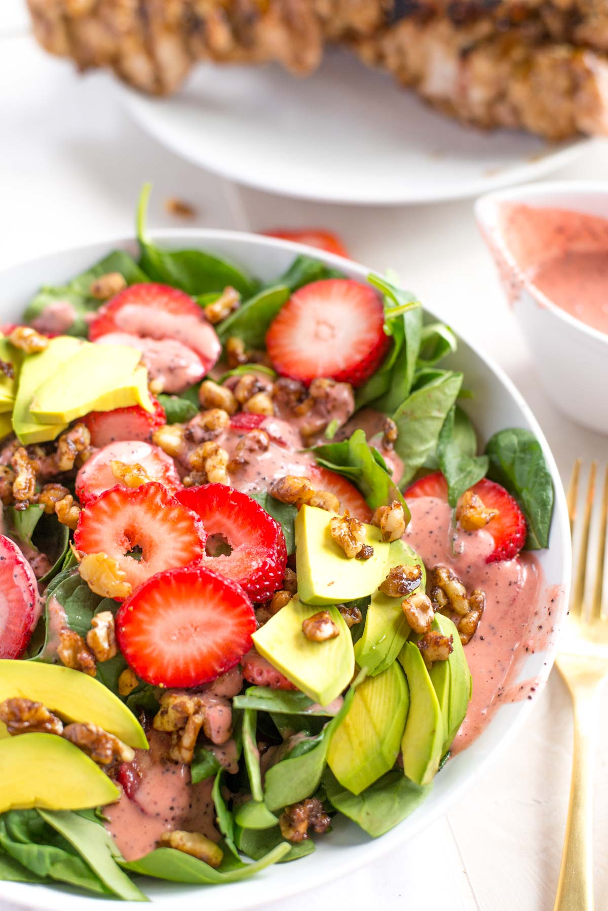Healthy, fresh and flavorful I'd HIGHLY recommend adding this 10 minute Strawberry Spinach Salad to your meal plan this week. 