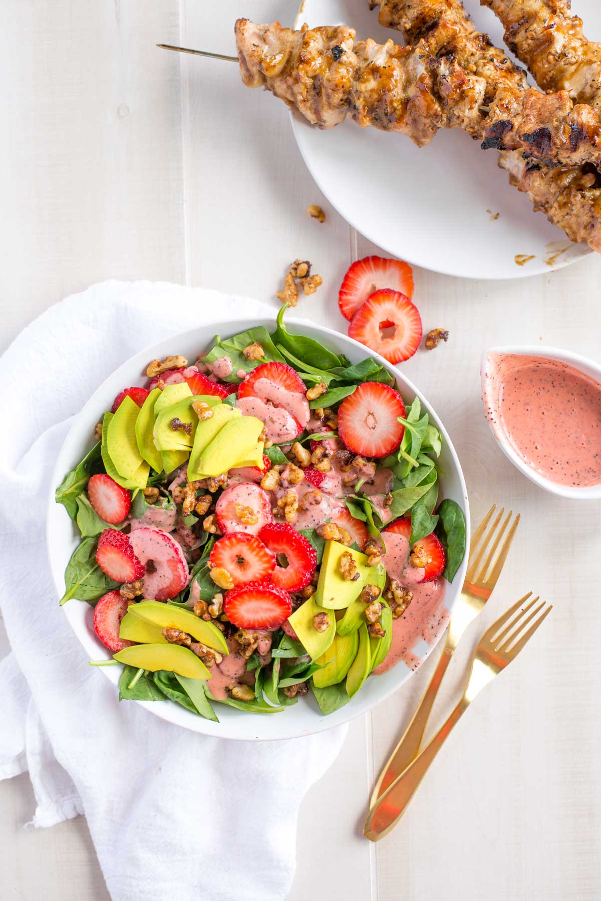 Healthy, fresh and flavorful I'd HIGHLY recommend adding this 10 minute Strawberry Spinach Salad to your meal plan this week. 