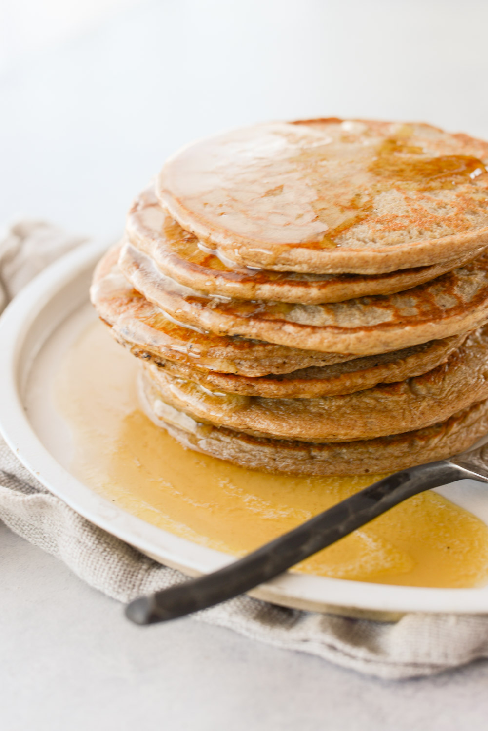 Healthy Blender Gingerbread Protein Pancakes | simplerootswellness.com #healthy #protein #breakfast #collagen