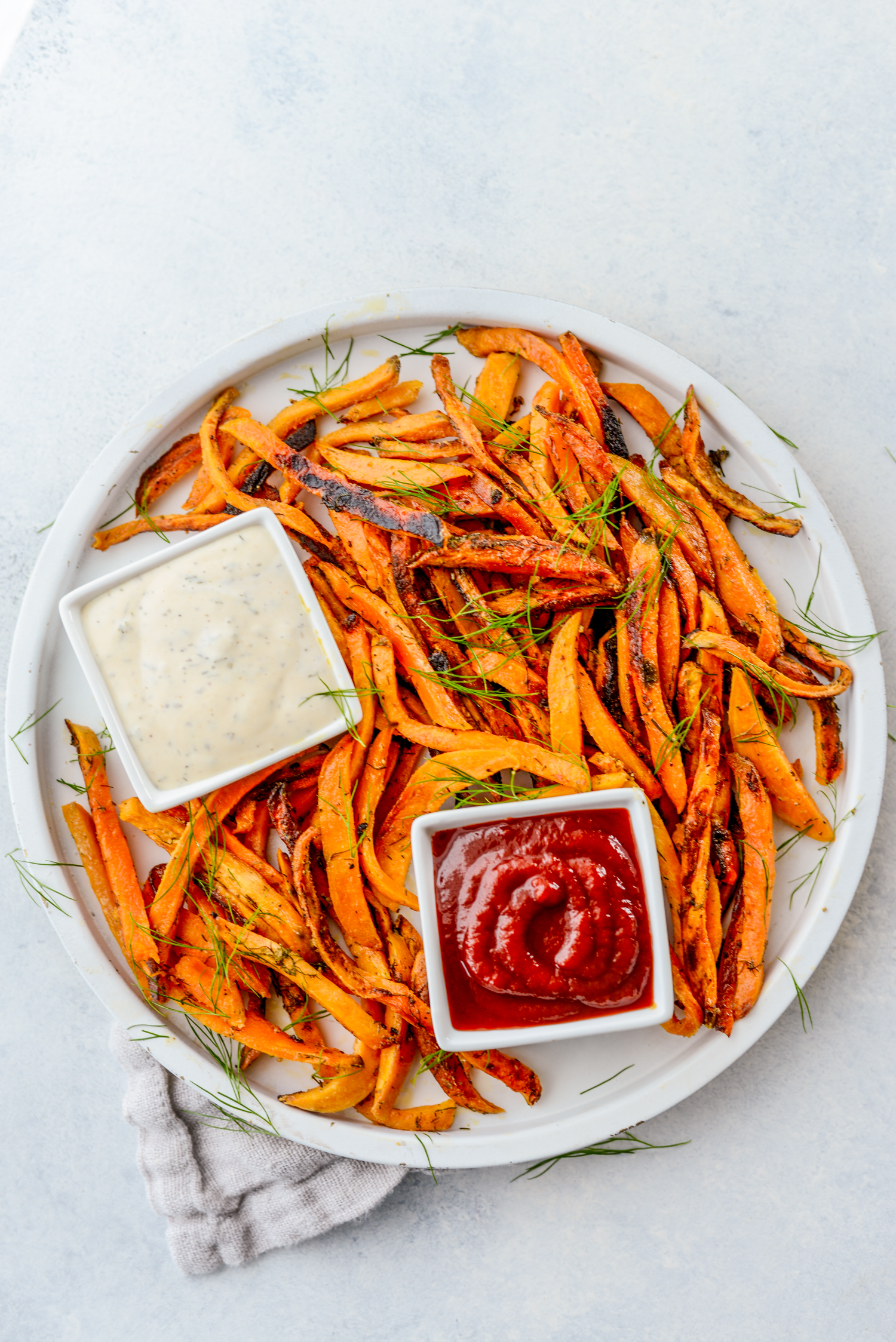 Crispy Homemade Dairy-Free Ranch Fries | simplerootswellness.com #frenchfries #easyrecipes #mealprep #ranch #healthy