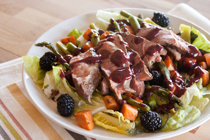Spring Blackberry Steak Salad | simplerootswellness.com