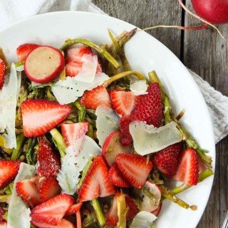 Shaved Asparagus Salad with Strawberries and Balsamic | simplerootswellness.com