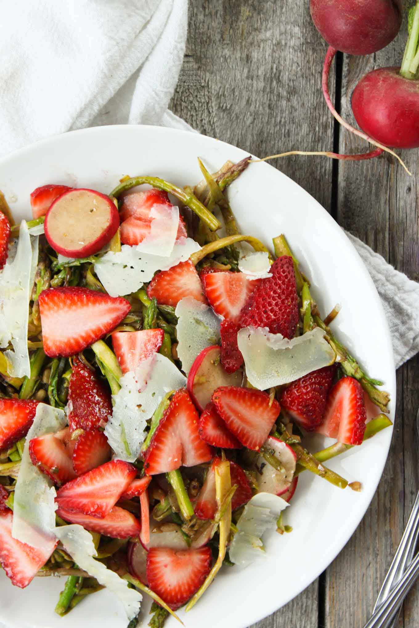 Shaved Asparagus Salad with Strawberries and Balsamic | simplerootswellness.com
