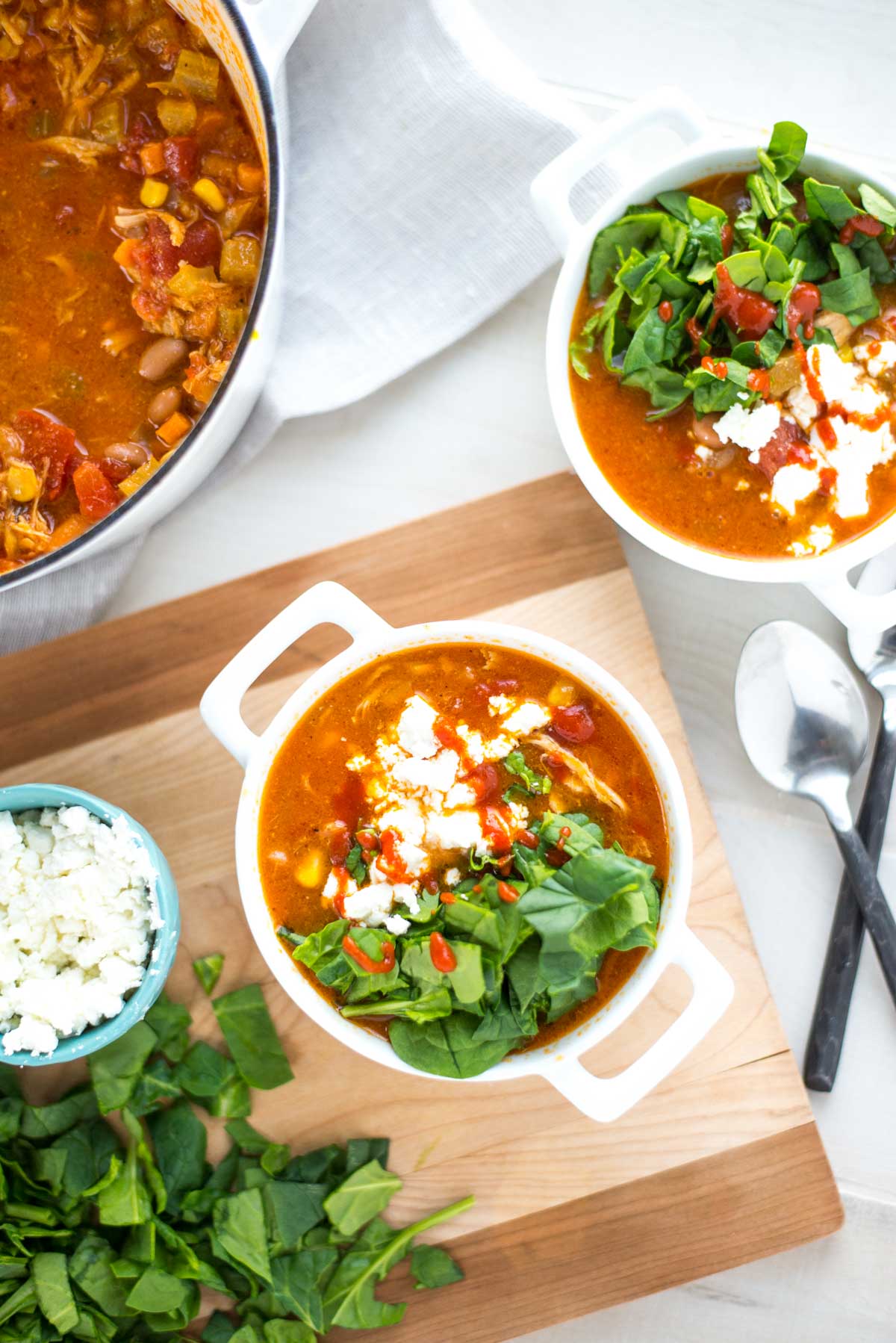 Looking for a twist to traditional chili? Want something loaded with nutrition and flavor. Check out this HEALTHY slow cooker buffalo chicken chili.