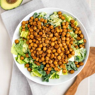 Looking for a quick and healthy dinner with lots of options? Check out this 20 minute homemade Caesar Salad with Crispy Chickpeas.