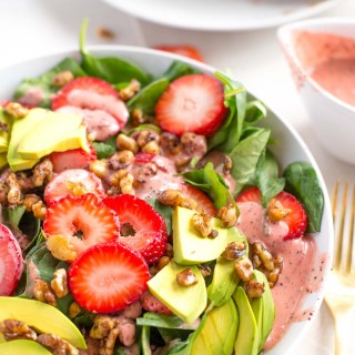 Healthy, fresh and flavorful I'd HIGHLY recommend adding this 10 minute Strawberry Spinach Salad to your meal plan this week.