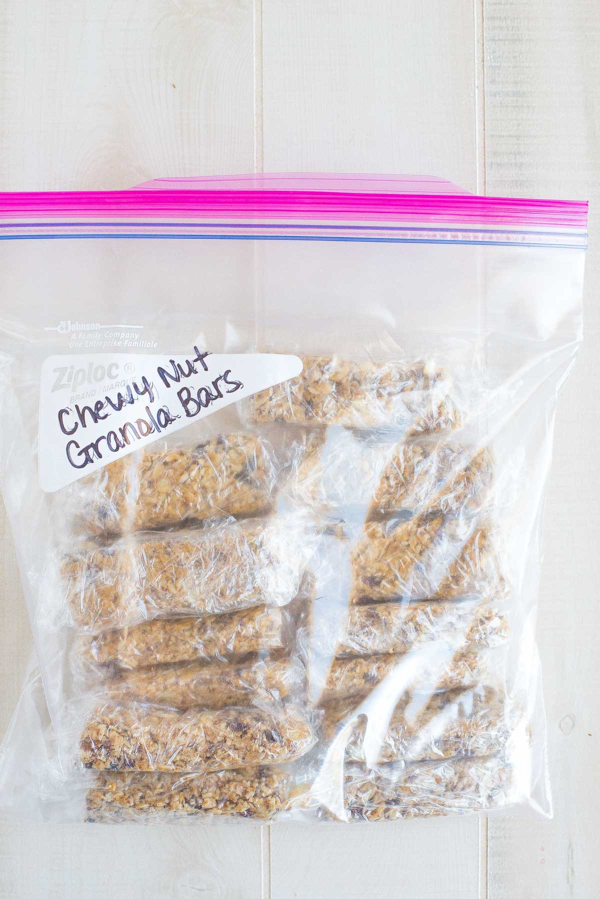 Are you looking for the perfect homemade snack? Check out this 10 minute chewy, no-bake, gluten-free granola bar recipe. You'll be glad you did.