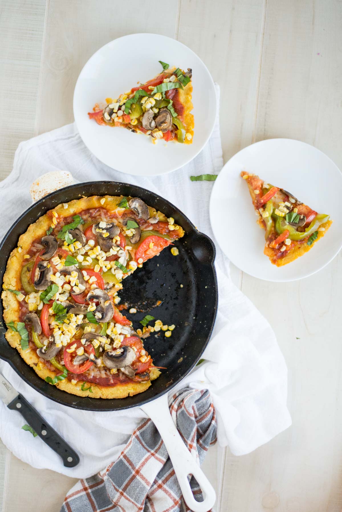 One dish skillet pizza with a cornbread crust is too perfect not to try. Load it with your favorite toppings and enjoy. 