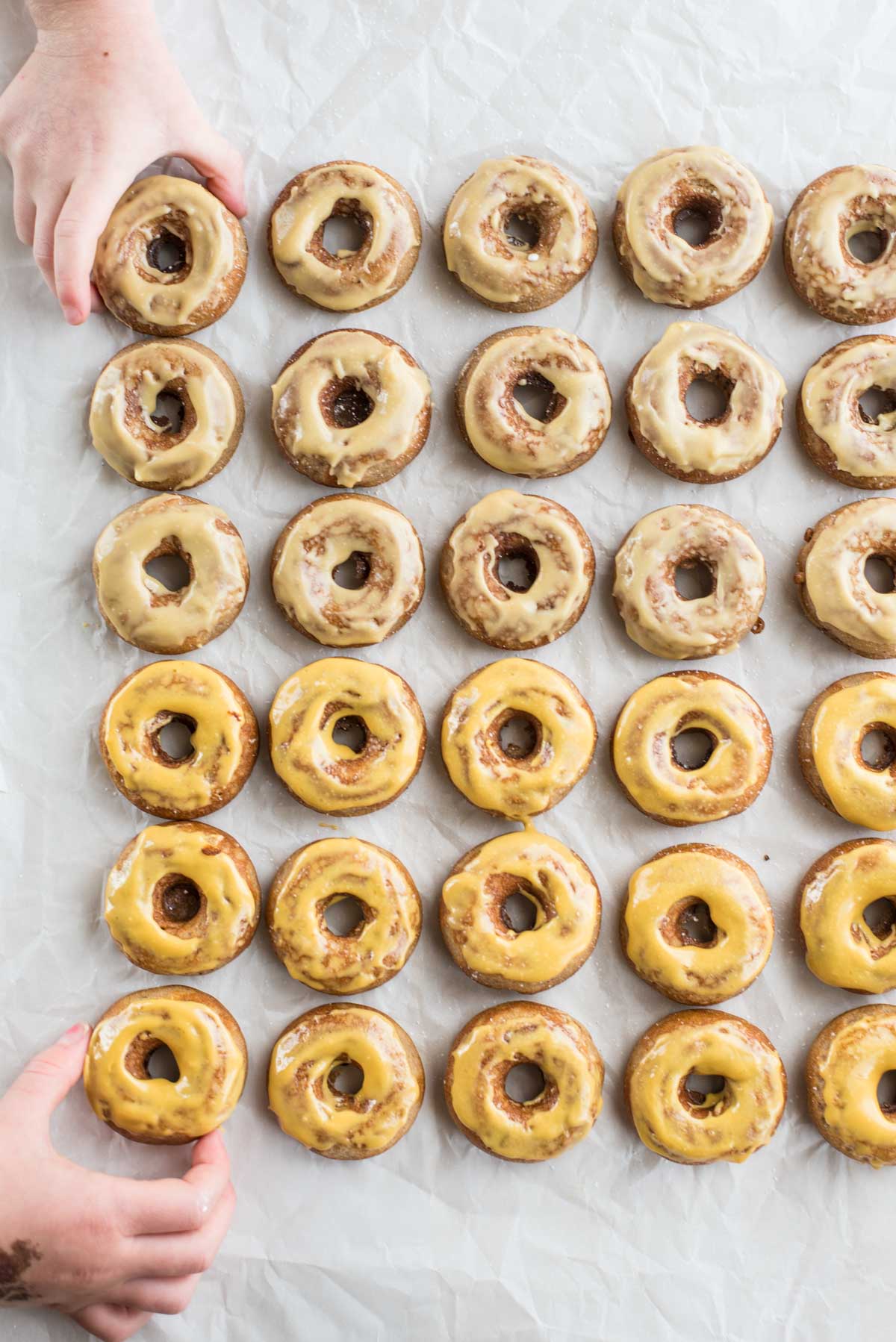 The perfect fall begins with these 10 minute apple cider donuts with maple glaze {vegan, gluten-free, paleo}