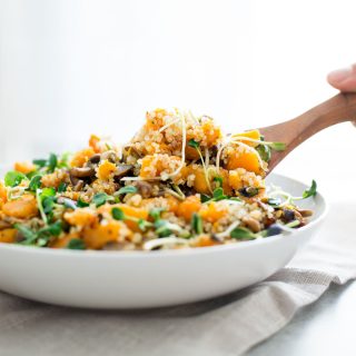 Did you know you shouldn't eat cold salads and smoothies during the fall and winter? Learn more and this delicious recipe for a warm butternut squash quinoa sald
