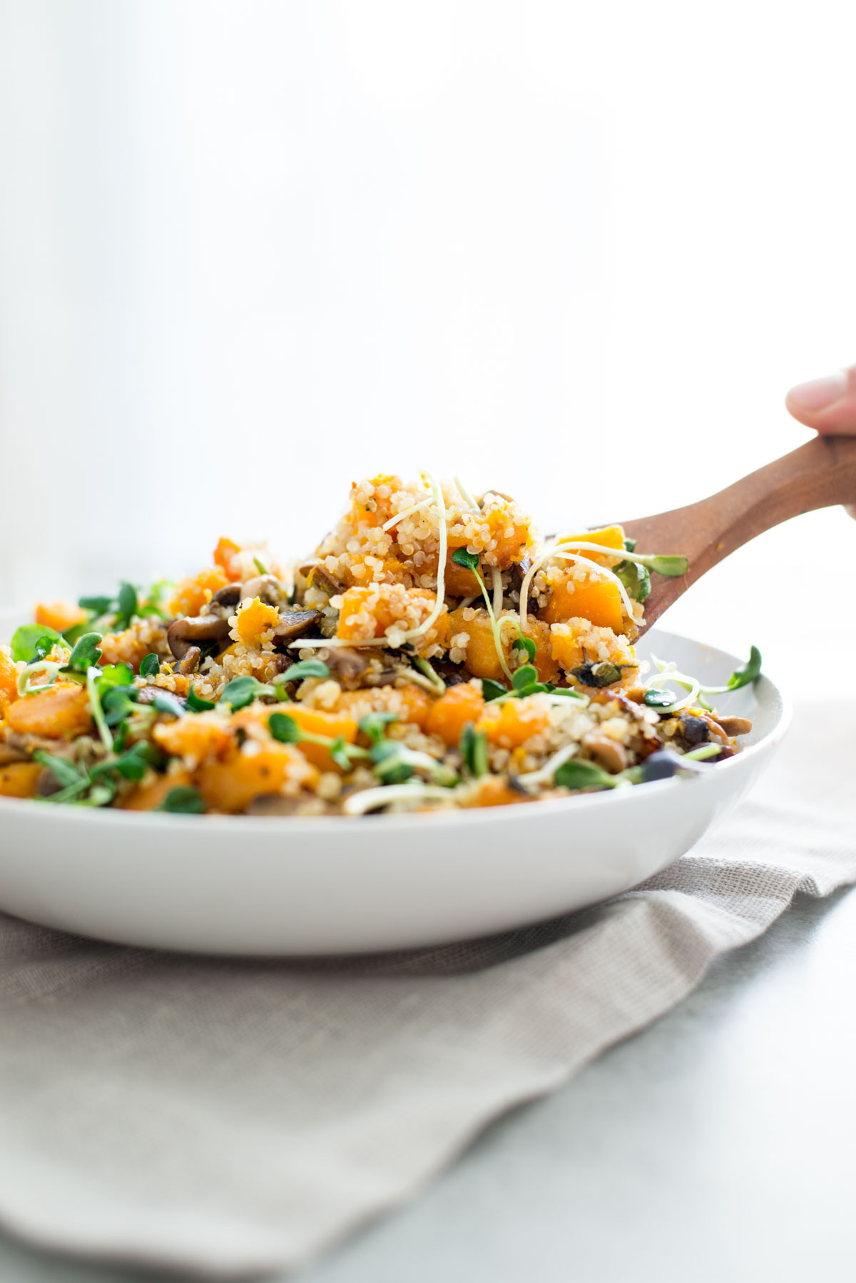 Did you know you shouldn't eat cold salads and smoothies during the fall and winter? Learn more and this delicious recipe for a warm butternut squash salad