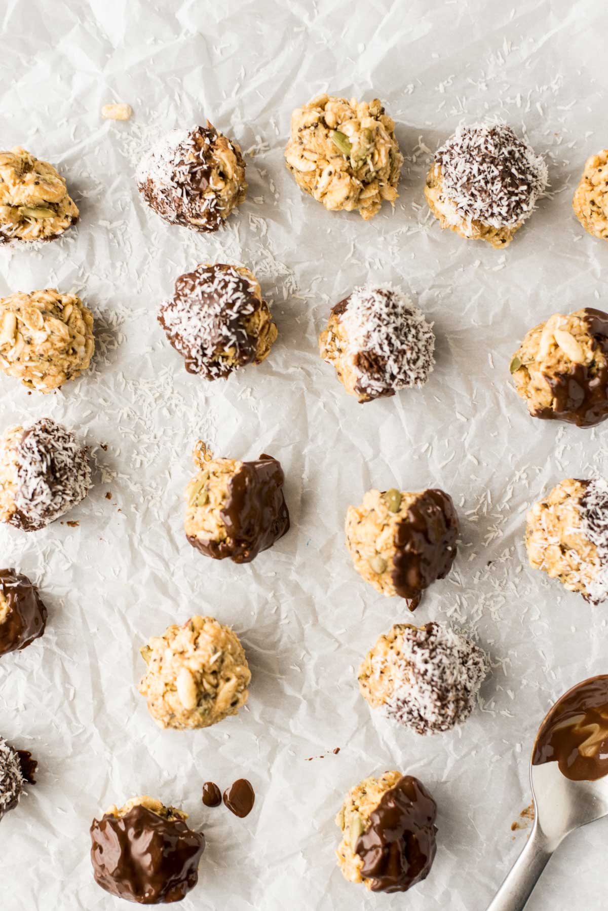 Healthy and homemade energy bites made in 10 minutes. This is the peanut butter chocolate treat you've been looking for. 