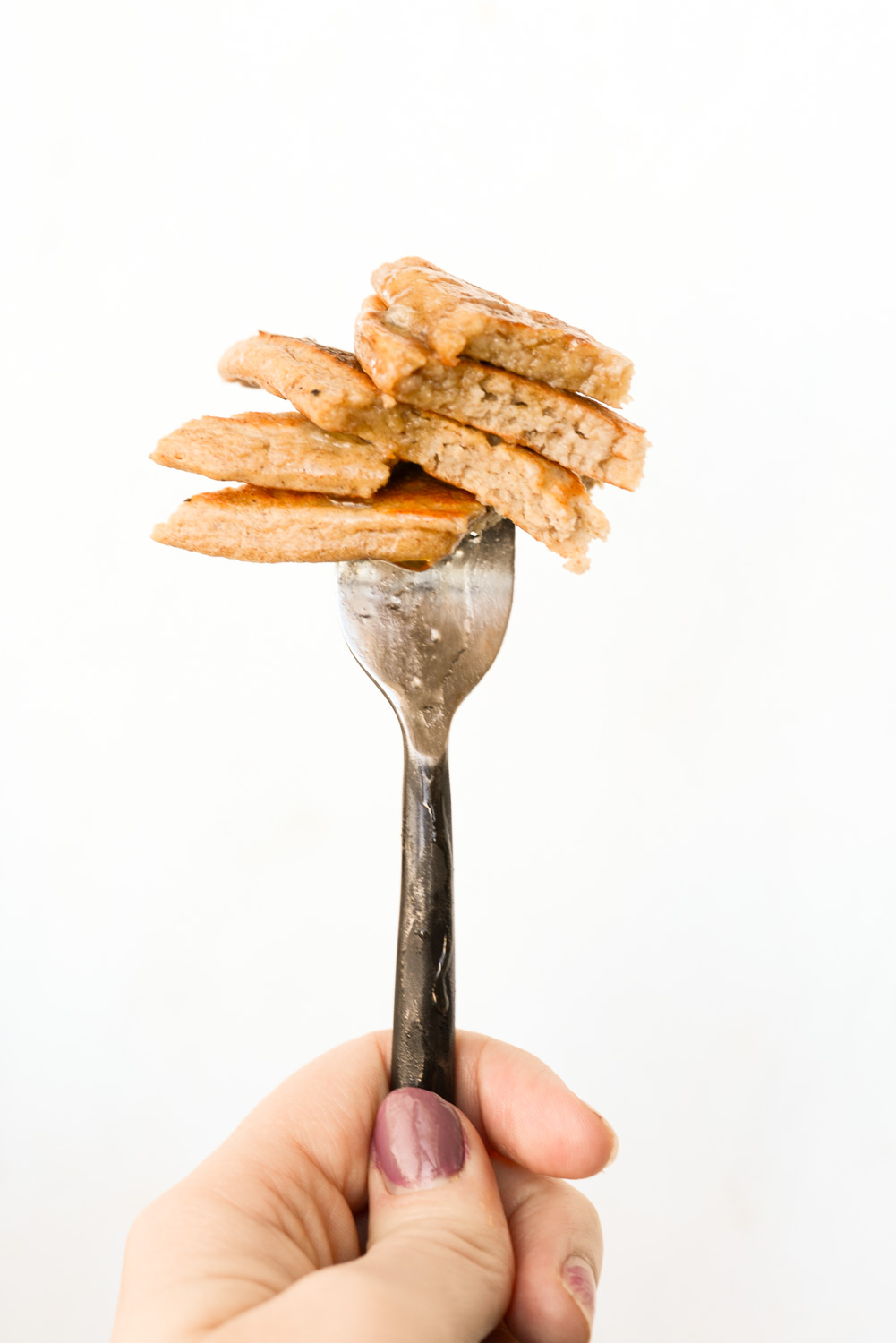 Healthy Blender Gingerbread Protein Pancakes | simplerootswellness.com #healthy #protein #breakfast #collagen