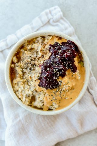 Healthy Protein Packed Instant Oatmeal Recipe 5-Ways | simplerootswellness.com #oatmeal #protein #quick #breakfast #healthy