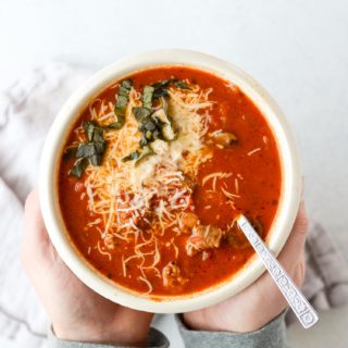 One Pot Healthy Pizza Soup | simplerootswellness.com #podcast #soup #keto #healthy #easy